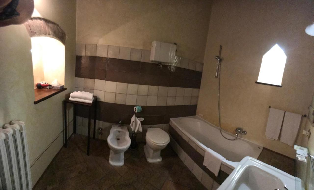 camere della vecchia posta Trevi Esterno foto