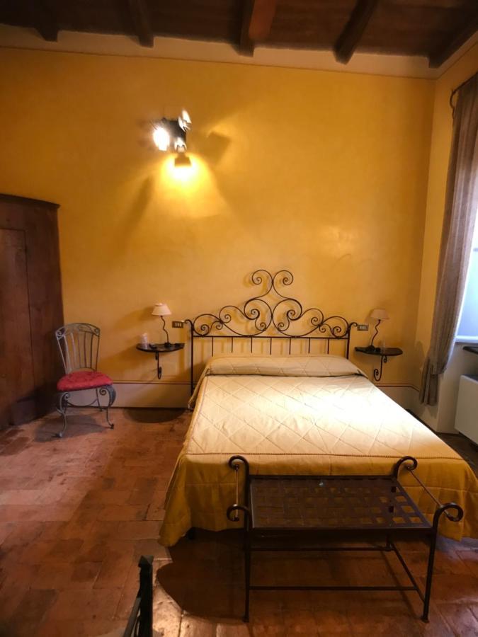 camere della vecchia posta Trevi Esterno foto