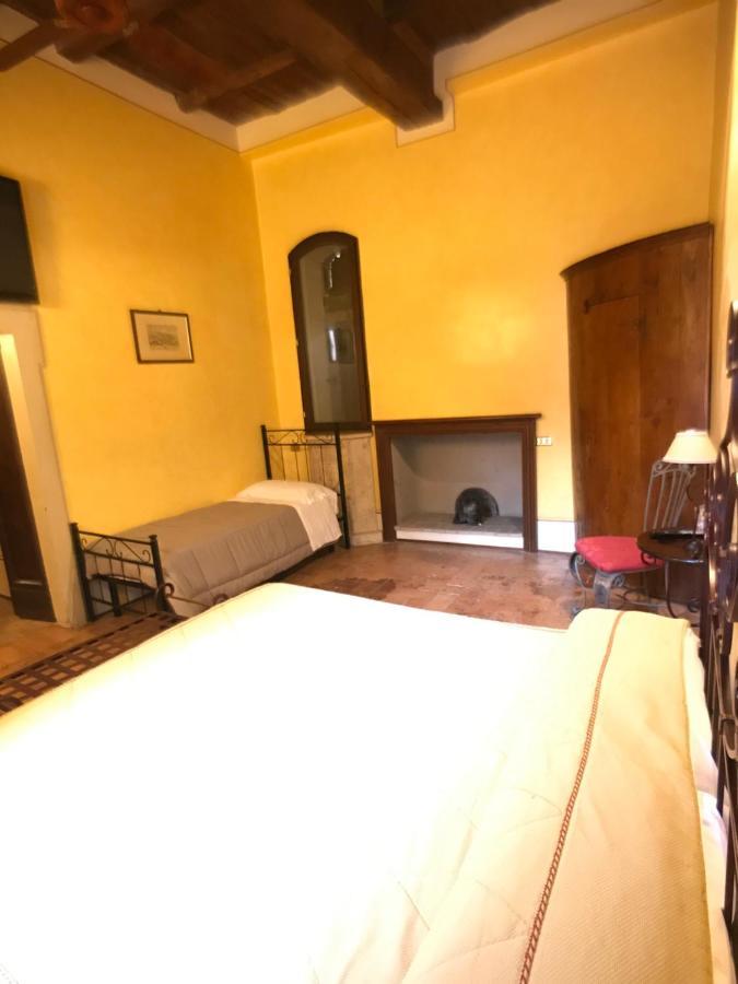 camere della vecchia posta Trevi Esterno foto