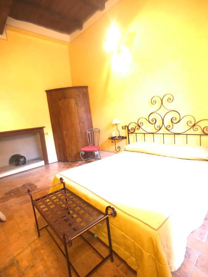 camere della vecchia posta Trevi Esterno foto