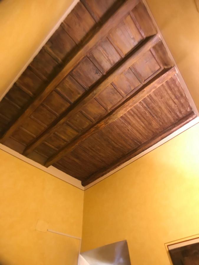 camere della vecchia posta Trevi Esterno foto