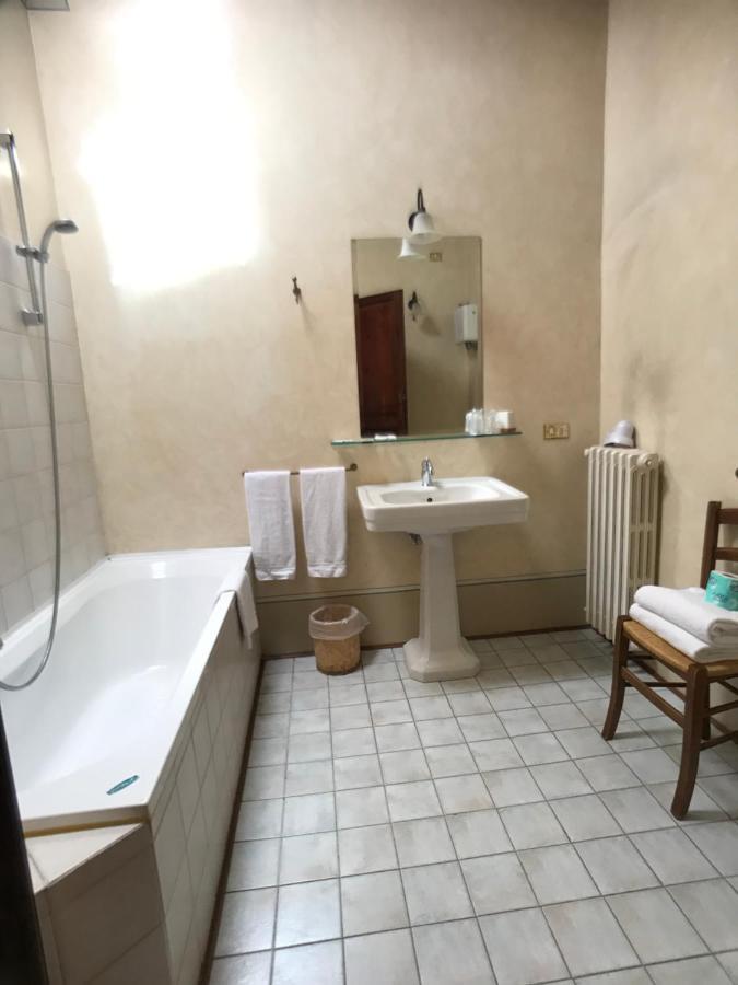 camere della vecchia posta Trevi Esterno foto