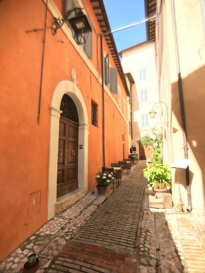 camere della vecchia posta Trevi Esterno foto