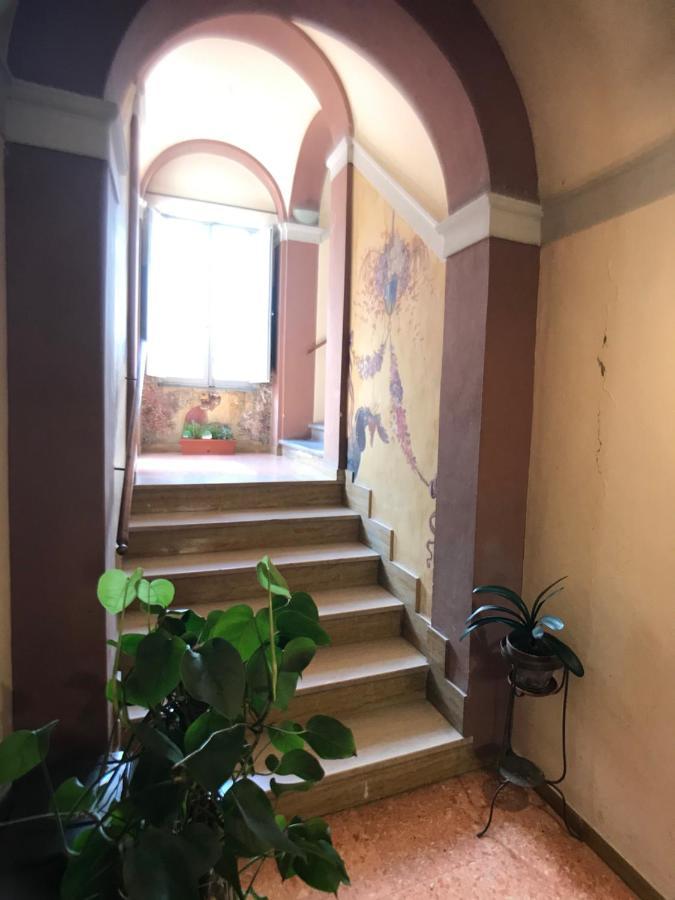 camere della vecchia posta Trevi Esterno foto