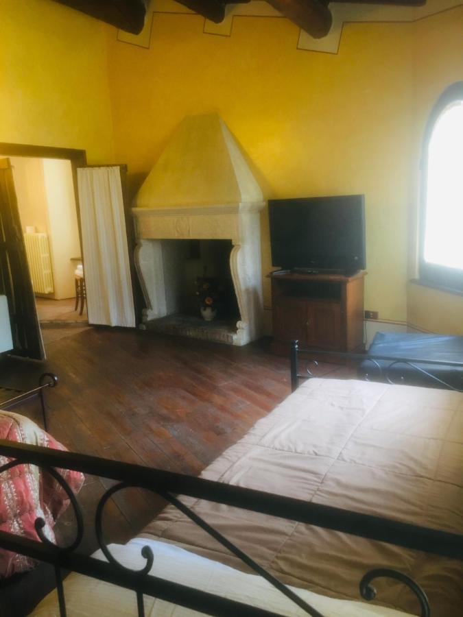 camere della vecchia posta Trevi Esterno foto