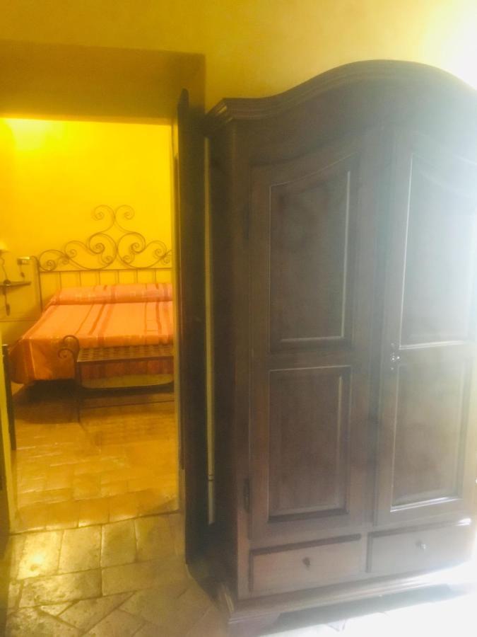 camere della vecchia posta Trevi Esterno foto