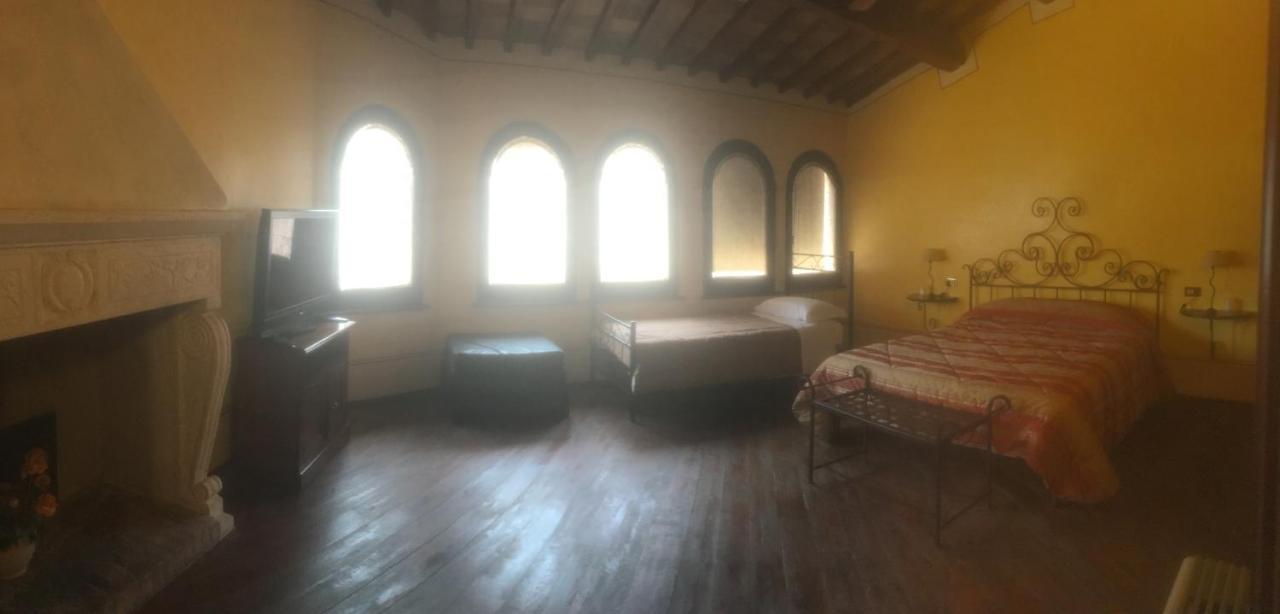 camere della vecchia posta Trevi Esterno foto