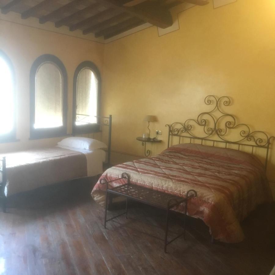 camere della vecchia posta Trevi Esterno foto