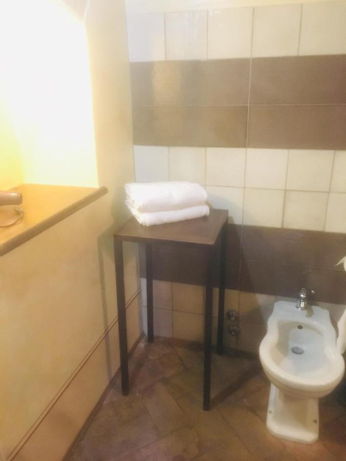 camere della vecchia posta Trevi Esterno foto