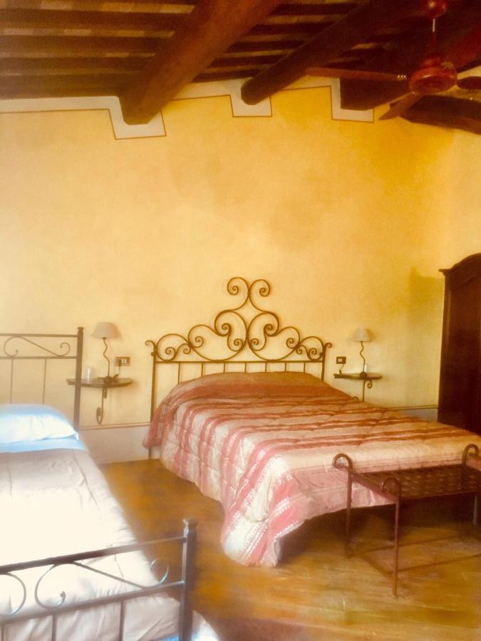 camere della vecchia posta Trevi Esterno foto