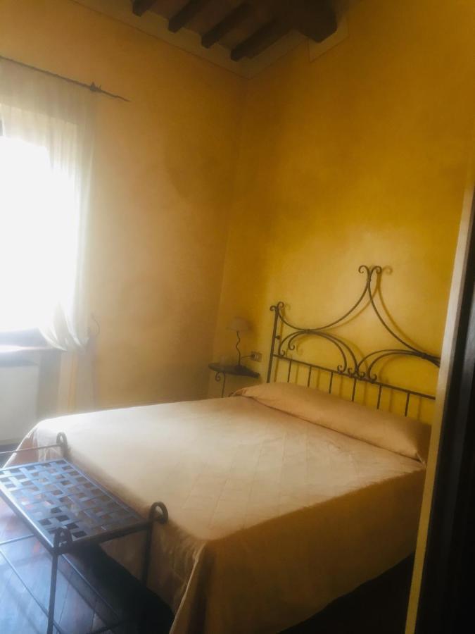 camere della vecchia posta Trevi Esterno foto
