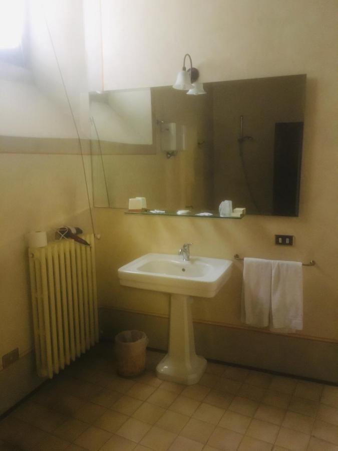 camere della vecchia posta Trevi Esterno foto