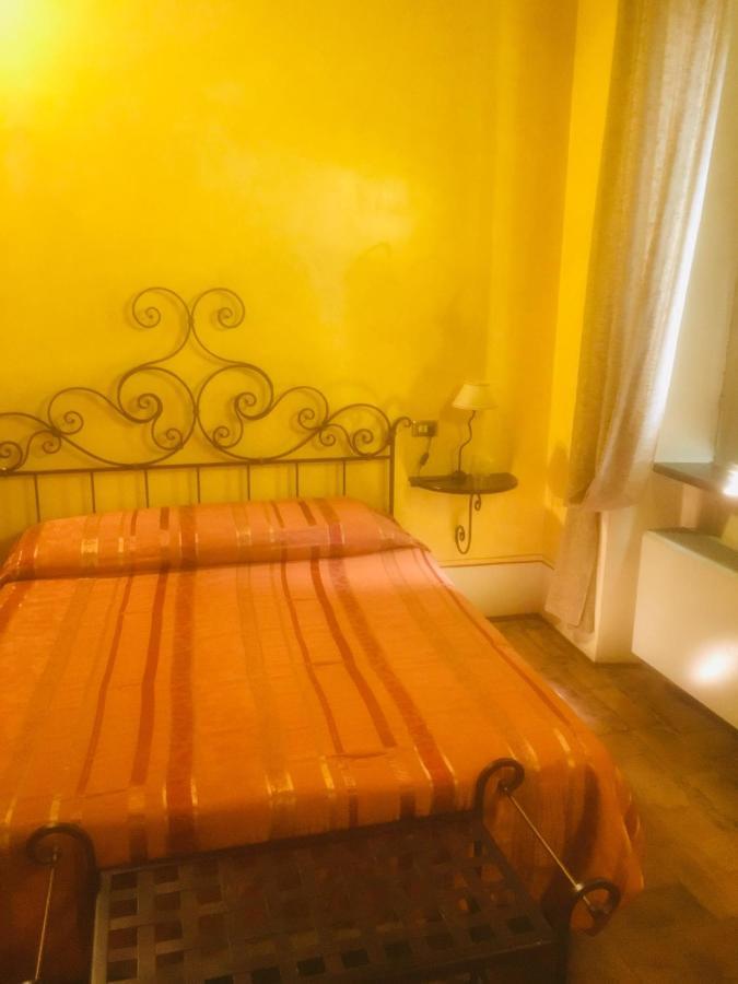 camere della vecchia posta Trevi Esterno foto