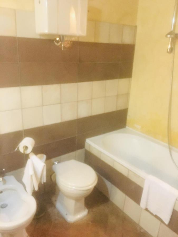 camere della vecchia posta Trevi Esterno foto