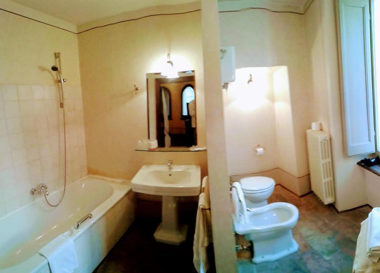 camere della vecchia posta Trevi Esterno foto